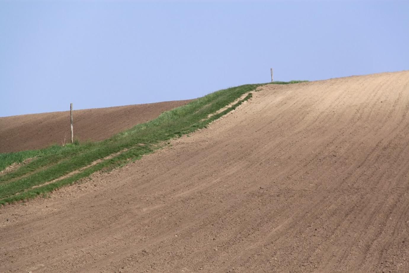 Folytatódik a földértékesítési program