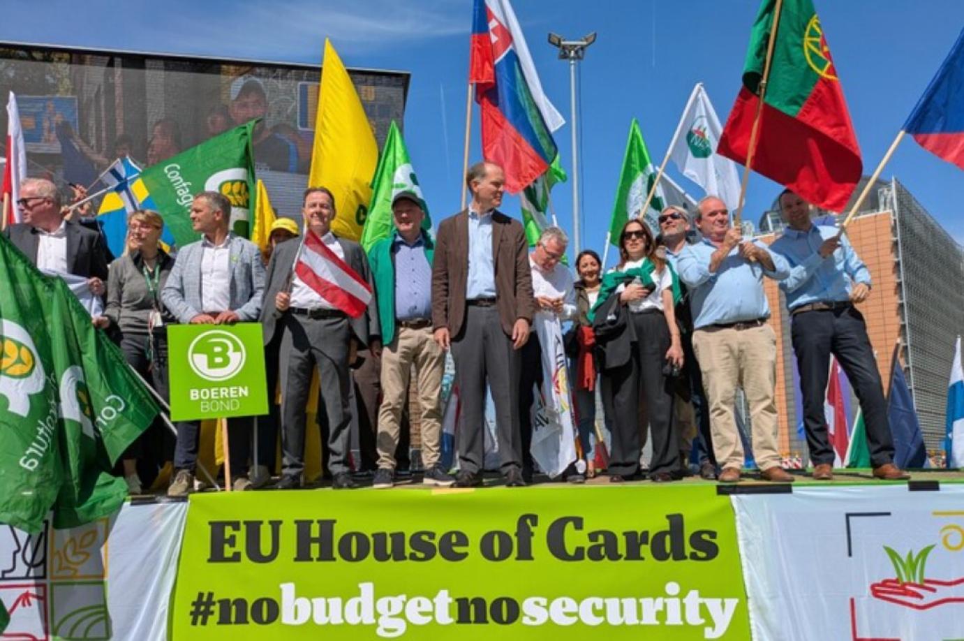 Az európai gazdák közösen tüntettek a KAP finanszírozásának fenntartása mellett