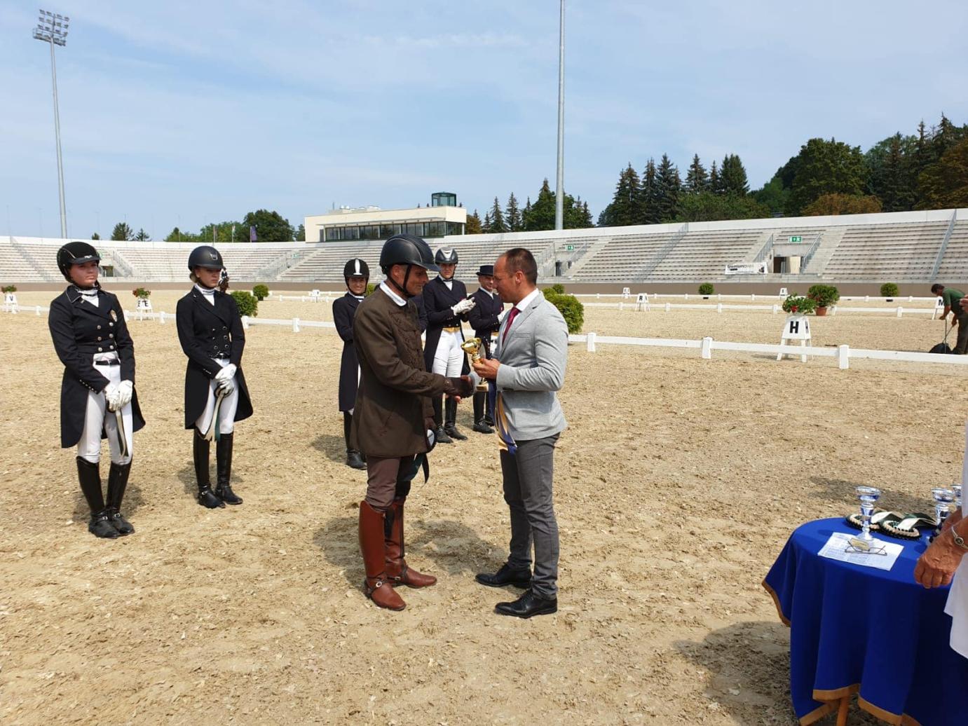 ELISMERÉS A MAGYAR LIPICAI TENYÉSZTŐKNEK