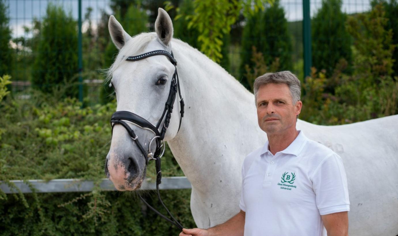 Arcélben: Mikó Tamás