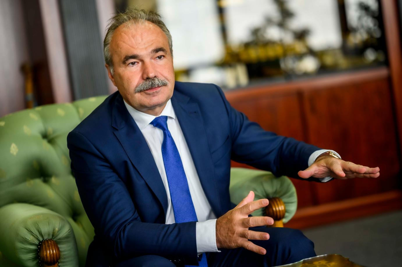 Támogatunk segítünk mindent, ami előrevisz, megerősít és a jövőt építi