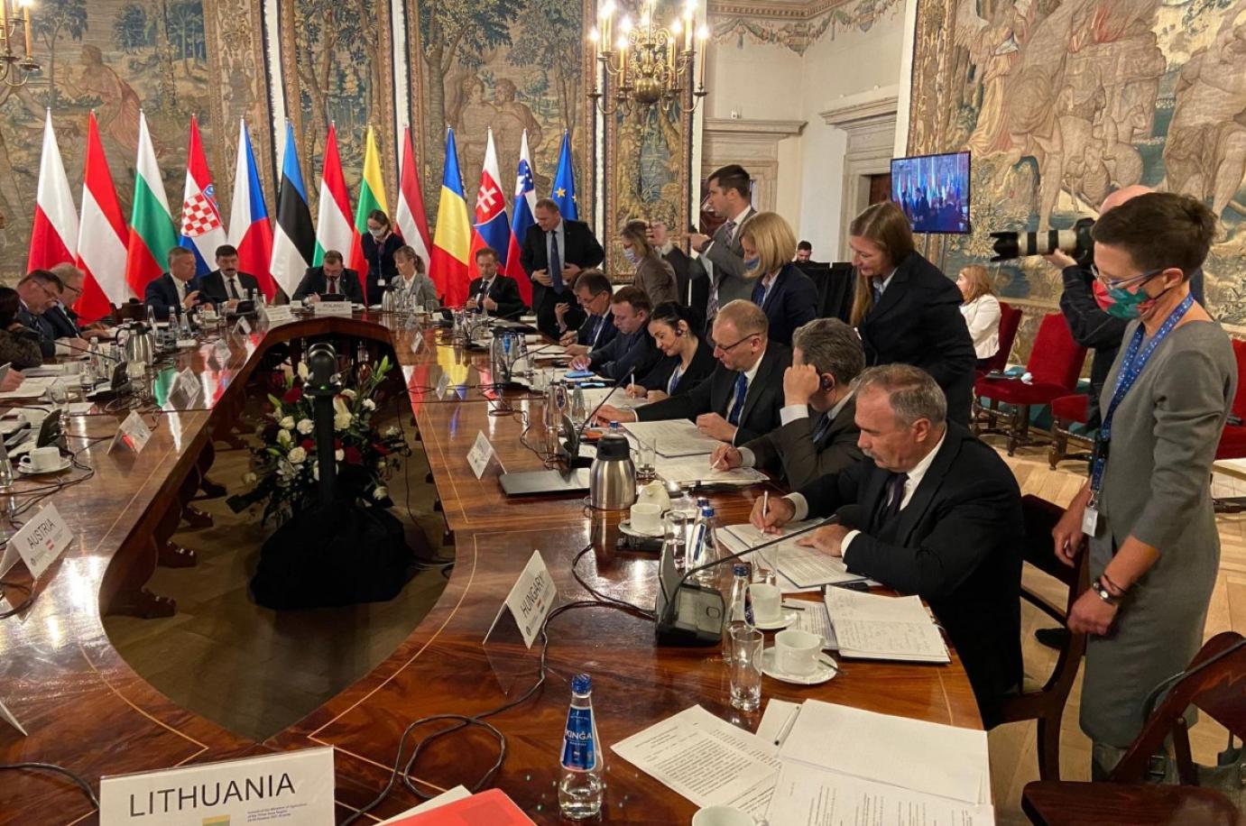 KÖZÖS FELLÉPÉS A FEHÉRJETAKARMÁNY-ELŐÁLLÍTÁS BIZTOSÍTÁSA ÉRDEKÉBEN