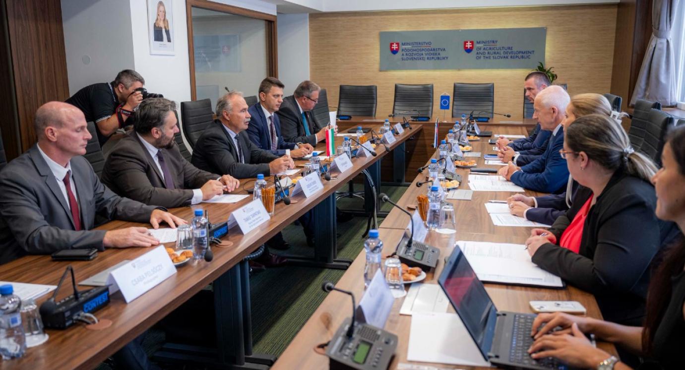 Bolgár, román és szlovák kollégájával egyeztetett Nagy István az ukrán gabona import tilalom fenntartásáról