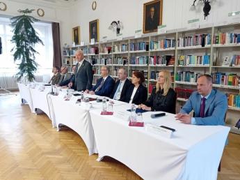 Ragadós száj- és körömfájás: már nagyok a károk, a tragédia elkerüléséhez mindenkitől fegyelmezettség kell