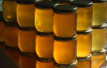 Fel kell tüntetni a származási országokat mézkeverékek esetén