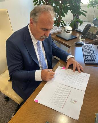 Nagy István aláírta a „ Támogassuk a beporzókat!” koalíció szándéknyilatkozatát