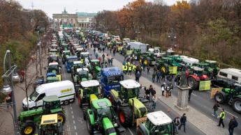 Tízezer német gazda tüntetett Berlinben